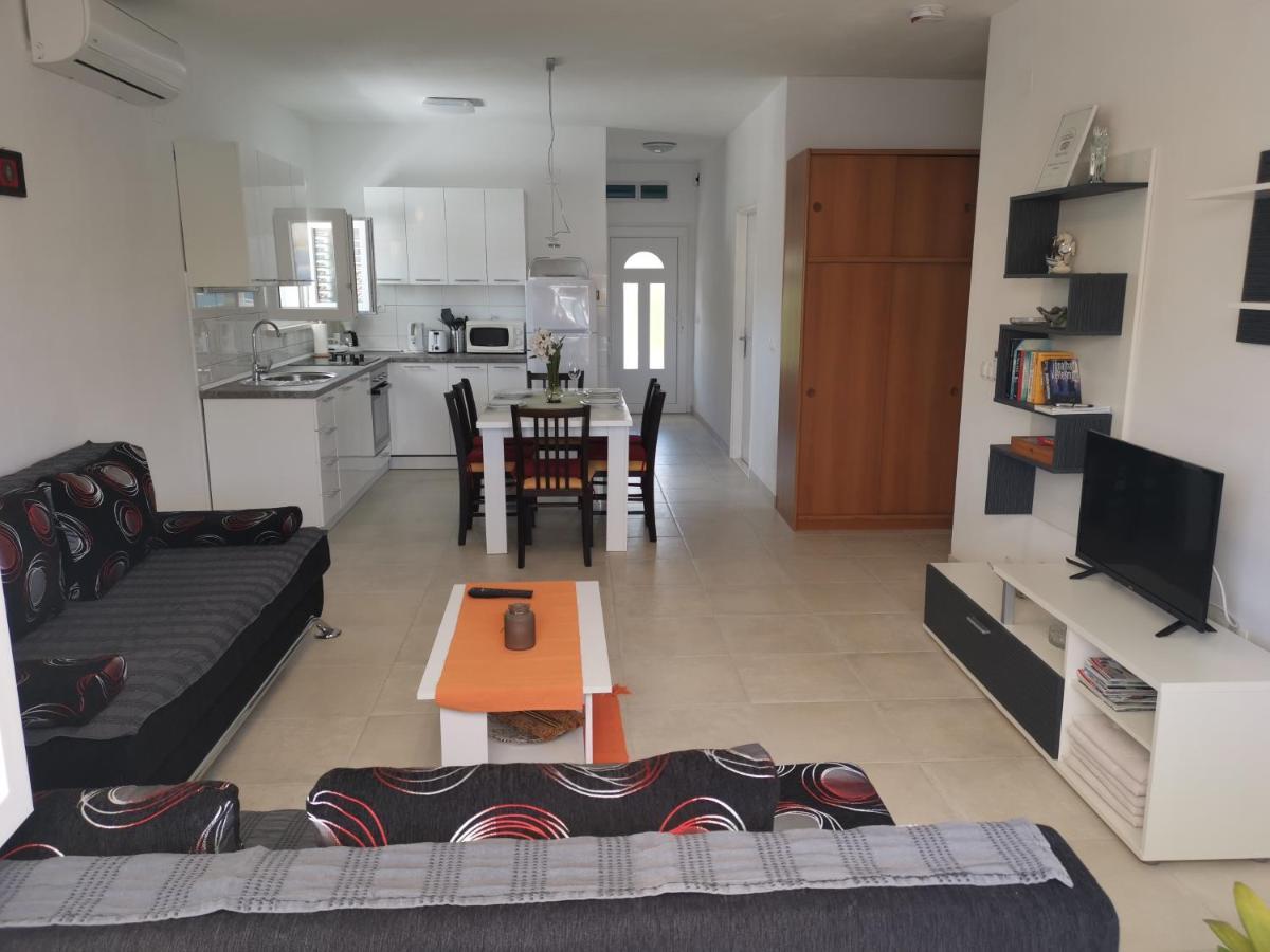 Apartments Lumbardina Лумбарда Екстериор снимка