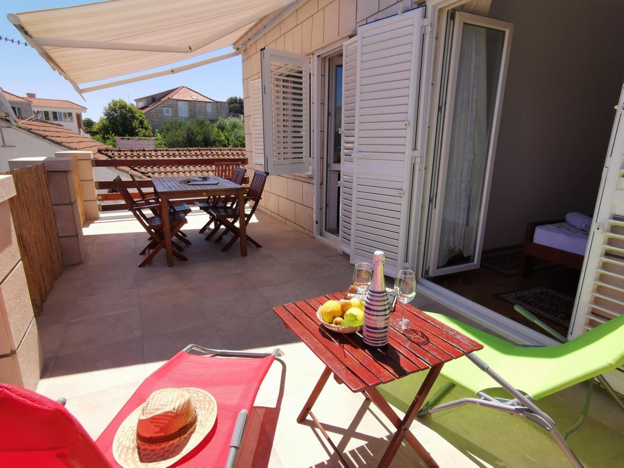 Apartments Lumbardina Лумбарда Стая снимка