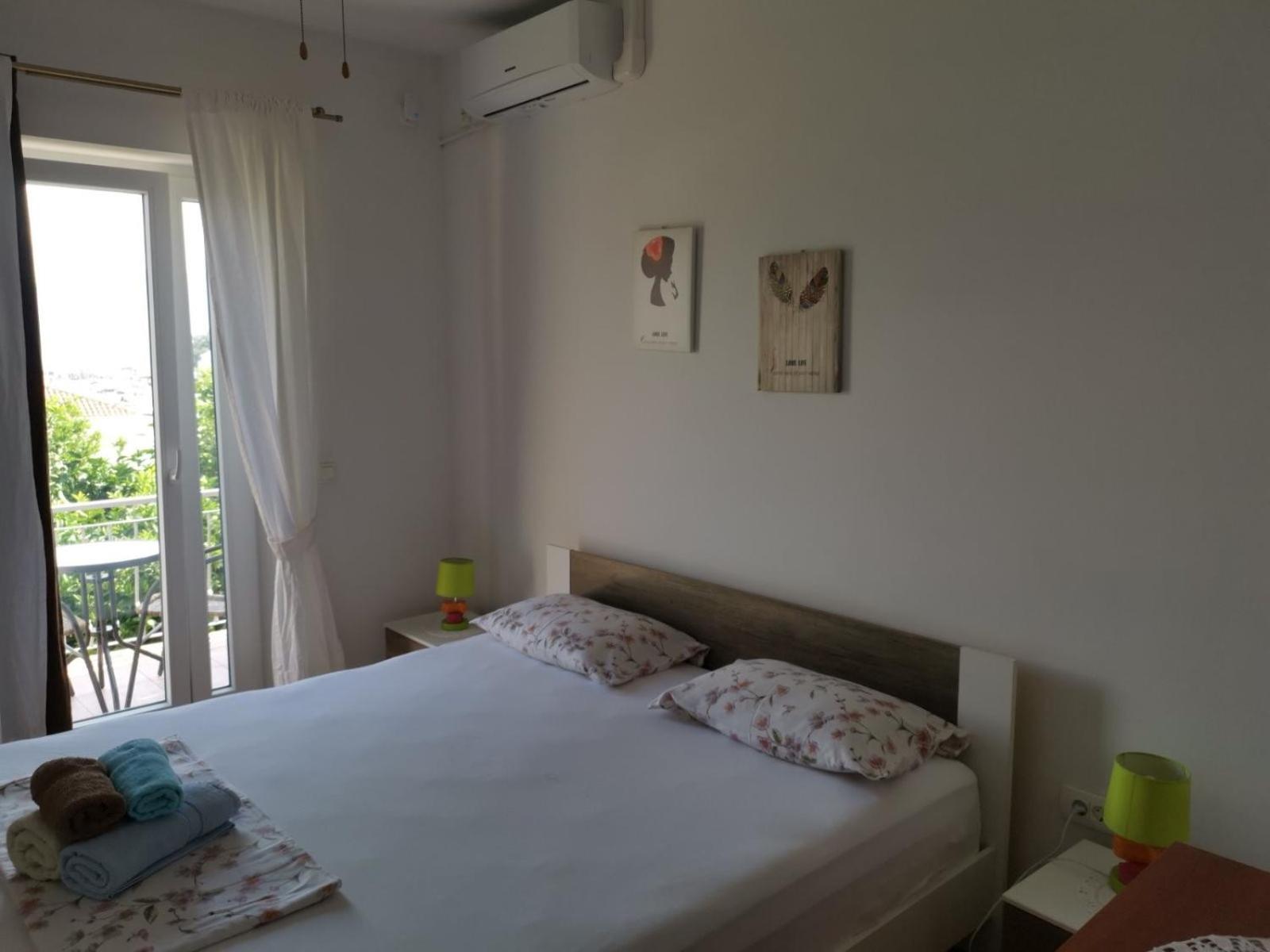 Apartments Lumbardina Лумбарда Екстериор снимка