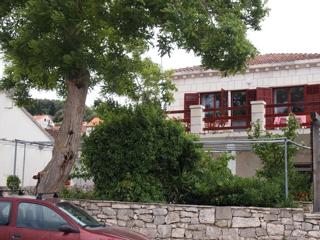 Apartments Lumbardina Лумбарда Стая снимка